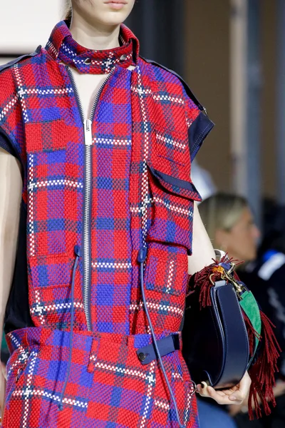 Look 32